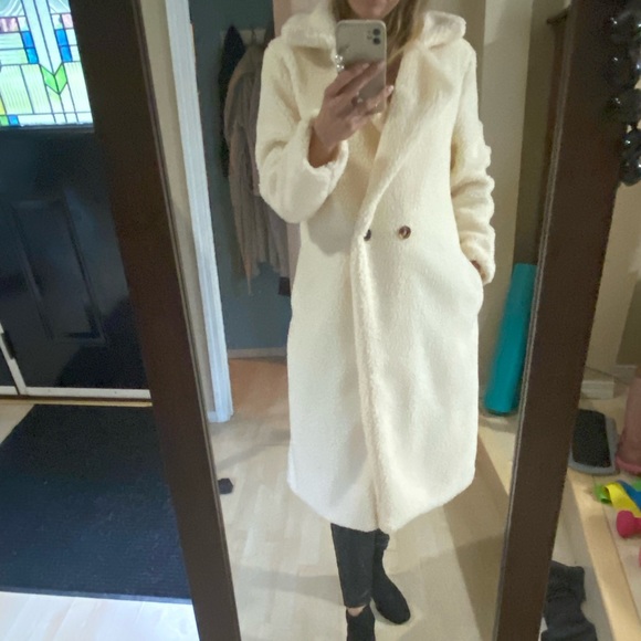 SHEIN white/cream teddy coat. Labeled as XS but has an oversized fit. - Picture 3 of 5
